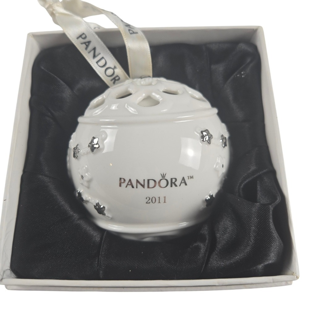Pandora 2011 White Porcelain Ornament Box w/‎ Gift Box Christmas Keepsake